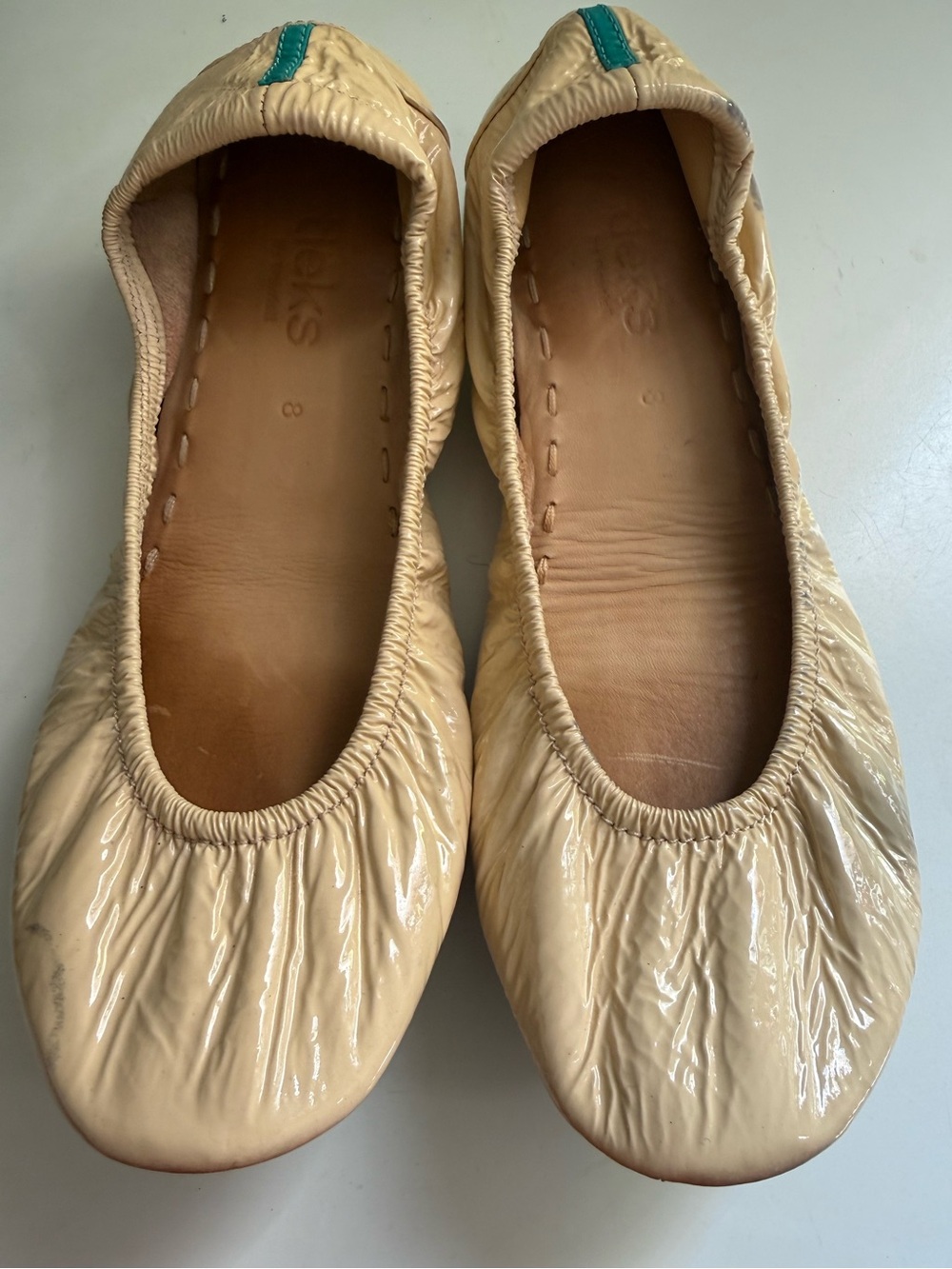 Tieks biscotti patent size 8 Beige Patent Ballet Flats with Teal Heel Accent